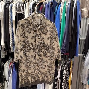Roundtree & Yorke Black and Tan Leaf Pattern Shirt